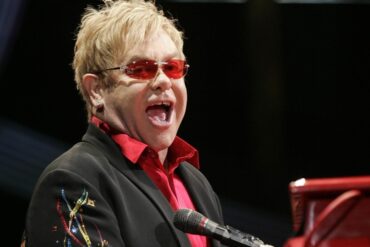 Elton John Salvador
