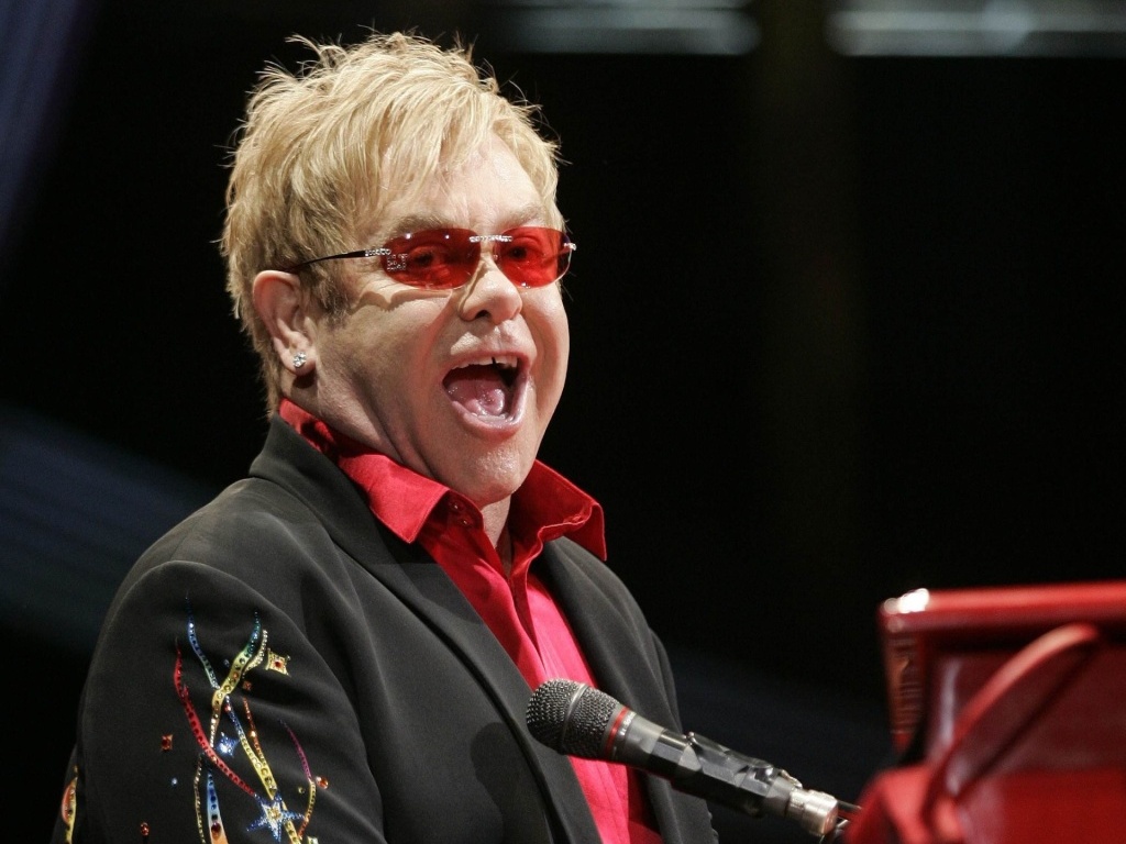 Elton John Salvador