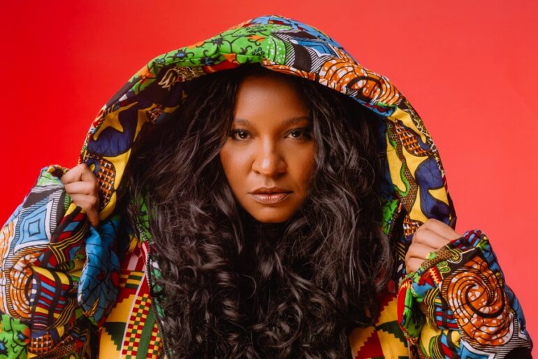 Larissa Luz curtinhas