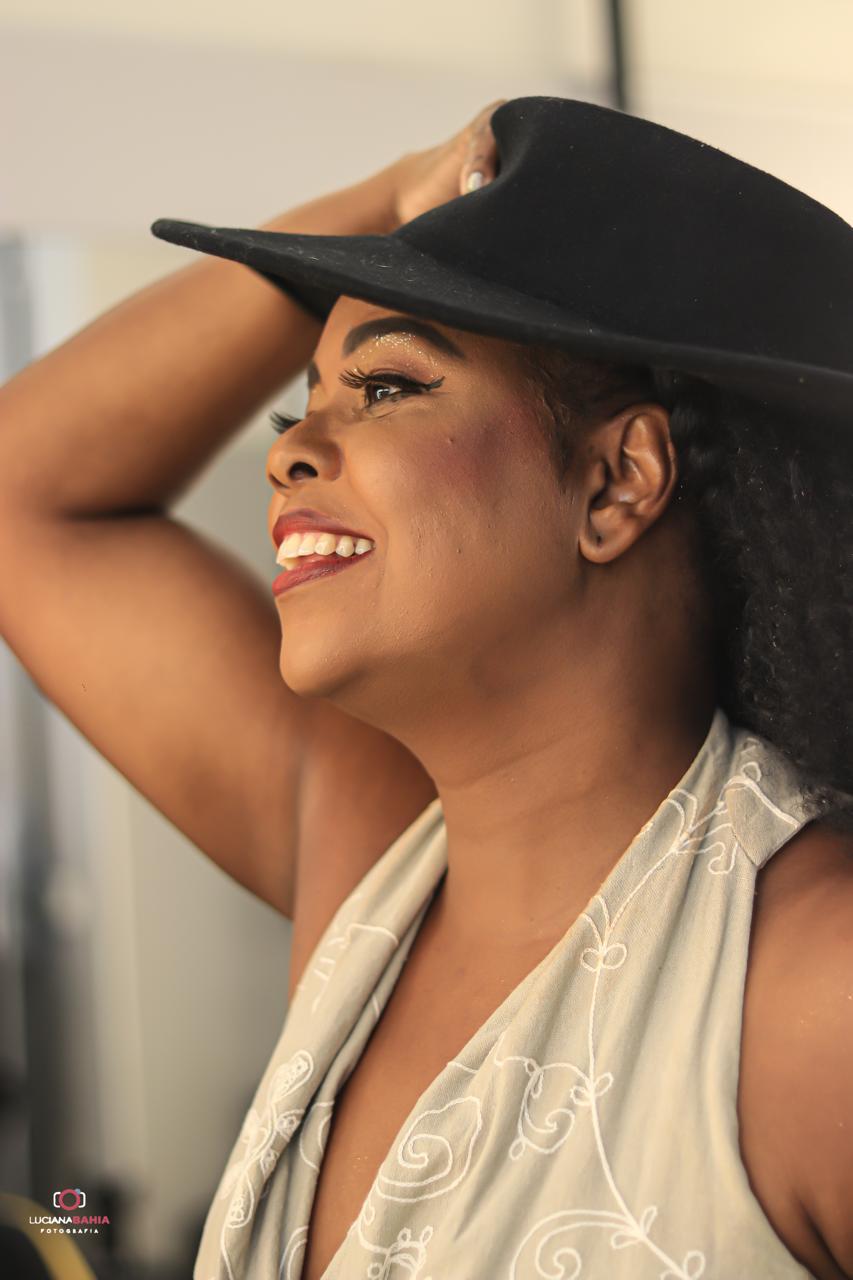 Cláudya Costta em ‘Refazendo Memórias (Canta Gilberto Gil)’