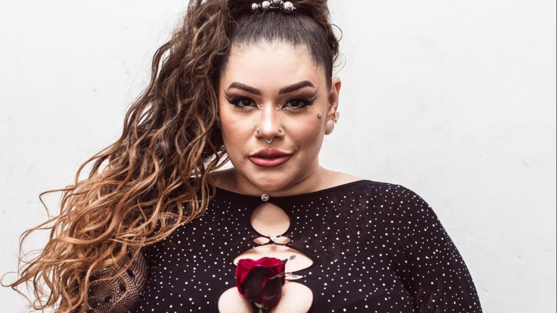 Aila Menezes canta Alcione